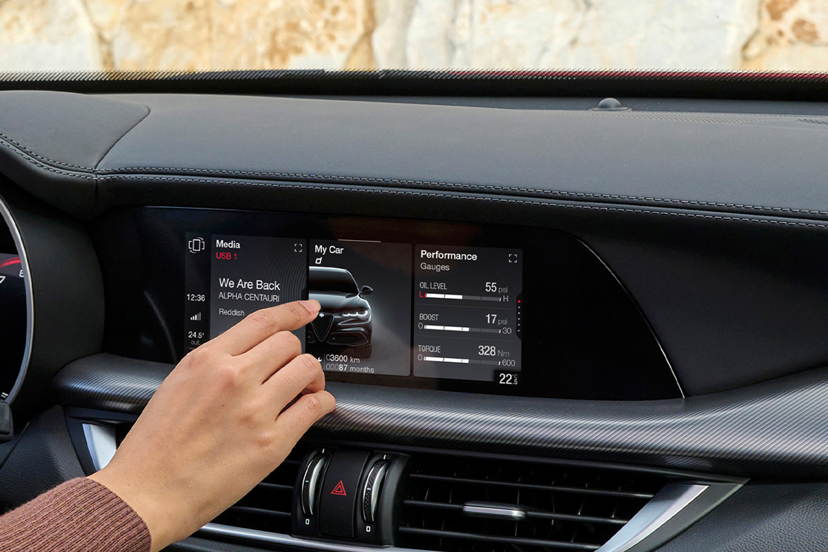 Alfa Romeo Stelvio Infotainment Detail