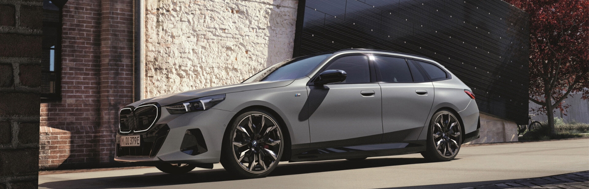 BMW i5 eDrive40 Touring bei der Wahl-Group grauer BMW i5 eDrive40 Touring bei der Wahl-Group