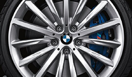 BMW Winterkompletträder: Vielspeiche 633 Reflex Silver für den BMW 5er (G30 oder G31). | © BMW Wahl felgen;winterreifen;felge;kompletträder;komplettrad;komplettraeder; winterkomplettraeder;felgen kaufen;winterkomplettrad;winterreifen kaufen; autoreifen kaufen;bmw felgen;bmw felge;komplettraeder winter; komplettrad winter;winterraeder;winterreifen komplettraeder; winterraeder;komplettraeder kaufen;bmw winterkomplettraeder;bmw nabendeckel; bmw radnabendeckel;bmw winterkomplettrad;winterkomplettraeder bmw; winterkomplettrad bmw;bmw winterreifen;bmw komplettraeder; BMW Winterkomplettraeder kaufen - jetzt bei BMW Wahl | © BMW Wahl