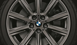 BMW Winterkompletträder: V-Speiche 684 Orbit Grey für den BMW 5er (G30 oder G31). | © BMW Wahl felgen;winterreifen;felge;kompletträder;komplettrad;komplettraeder; winterkomplettraeder;felgen kaufen;winterkomplettrad;winterreifen kaufen; autoreifen kaufen;bmw felgen;bmw felge;komplettraeder winter; komplettrad winter;winterraeder;winterreifen komplettraeder; winterraeder;komplettraeder kaufen;bmw winterkomplettraeder;bmw nabendeckel; bmw radnabendeckel;bmw winterkomplettrad;winterkomplettraeder bmw; winterkomplettrad bmw;bmw winterreifen;bmw komplettraeder; BMW Winterkomplettraeder kaufen - jetzt bei BMW Wahl | © BMW Wahl
