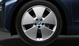 BMW Winterkompletträder: Sternspeiche 427 Reflex Silver für den BMW i3 (I01). | © BMW Wahl felgen;winterreifen;felge;kompletträder;komplettrad;komplettraeder; winterkomplettraeder;felgen kaufen;winterkomplettrad;winterreifen kaufen; autoreifen kaufen;bmw felgen;bmw felge;komplettraeder winter; komplettrad winter;winterraeder;winterreifen komplettraeder; winterraeder;komplettraeder kaufen;bmw winterkomplettraeder;bmw nabendeckel; bmw radnabendeckel;bmw winterkomplettrad;winterkomplettraeder bmw; winterkomplettrad bmw;bmw winterreifen;bmw komplettraeder; BMW Winterkomplettraeder kaufen - jetzt bei BMW Wahl | © BMW Wahl