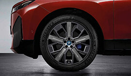 BMW Winterkompletträder: Aerodynamisches Rad 1012 Midnight Grey, glanzgedreht für den BMW iX (I20). | © BMW Wahl felgen;winterreifen;felge;kompletträder;komplettrad;komplettraeder; winterkomplettraeder;felgen kaufen;winterkomplettrad;winterreifen kaufen; autoreifen kaufen;bmw felgen;bmw felge;komplettraeder winter; komplettrad winter;winterraeder;winterreifen komplettraeder; winterraeder;komplettraeder kaufen;bmw winterkomplettraeder;bmw nabendeckel; bmw radnabendeckel;bmw winterkomplettrad;winterkomplettraeder bmw; winterkomplettrad bmw;bmw winterreifen;bmw komplettraeder; BMW Winterkomplettraeder kaufen - jetzt bei BMW Wahl | © BMW Wahl