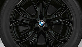 BMW Winterkompletträder: Y-Speiche 566 Jet Black Uni für den BMW X1 oder BMW X2 (F48 - F39). | © BMW Wahl bmw x1 winterkomplettraeder;bmw x1 winterreifen;bmw x1 felgen;felgen;winterreifen;felge;kompletträder;komplettrad;komplettraeder;winterkomplettraeder;felgen kaufen;winterkomplettrad;winterreifen kaufen; autoreifen kaufen;bmw felgen;bmw felge;komplettraeder winter; komplettrad winter;winterraeder;winterreifen komplettraeder; winterraeder;komplettraeder kaufen;bmw winterkomplettraeder;bmw nabendeckel; bmw radnabendeckel;bmw winterkomplettrad;winterkomplettraeder bmw; winterkomplettrad bmw;bmw winterreifen;bmw komplettraeder; BMW Winterkomplettraeder kaufen - jetzt bei BMW Wahl | © BMW Wahl