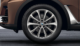 BMW Winterkompletträder: V-Speiche 750 Reflex Silver für den BMW X7 (G07). | © BMW Wahl bmw x7 winterkomplettraeder;bmw x7 winterreifen;bmw x7 felgen; felgen;winterreifen;felge;kompletträder;komplettrad;komplettraeder; winterkomplettraeder;felgen kaufen;winterkomplettrad;winterreifen kaufen;autoreifen kaufen; bmw felgen;bmw felge;komplettraeder winter; komplettrad winter;winterraeder;winterreifen komplettraeder; winterraeder;komplettraeder kaufen;bmw winterkomplettraeder;bmw nabendeckel;bmw radnabendeckel; bmw winterkomplettrad;winterkomplettraeder bmw; winterkomplettrad bmw;bmw winterreifen;bmw komplettraeder; BMW Winterkomplettraeder kaufen - jetzt bei BMW Wahl | © BMW Wahl