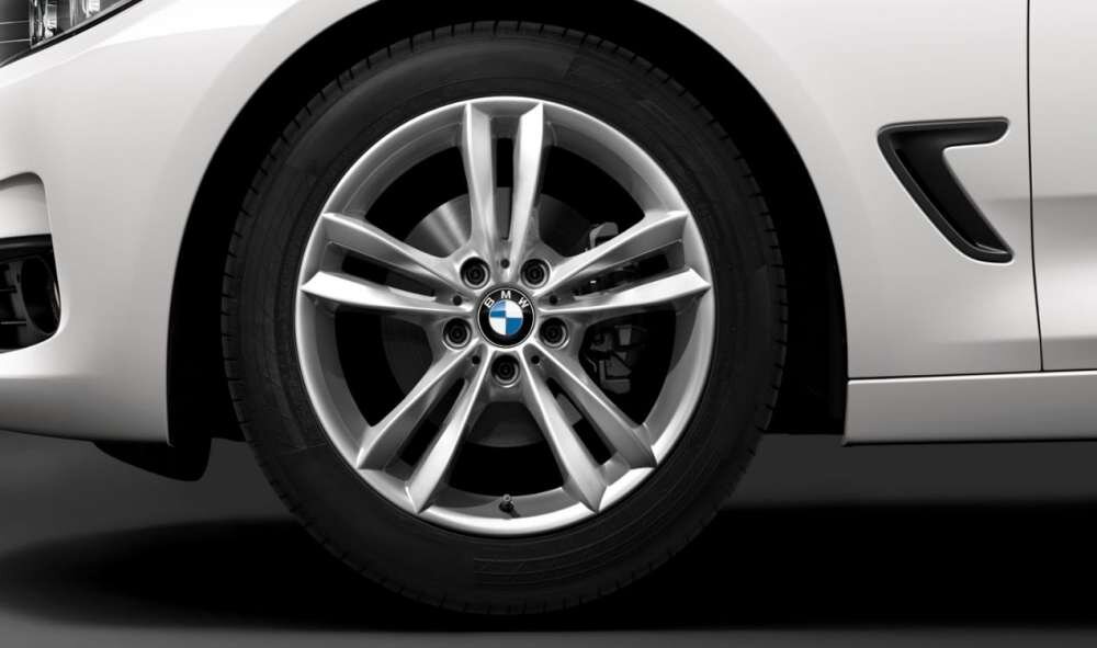 Original BMW Winterkomplettradsatz V-Speiche 658 Reflex Silver in 18 Zoll mit Pirelli Winter Sottozero 3 r-f* Bereifung für BMW F30/F31/F32/F33/F36, (Teilenummer 5A6D195), angeboten von der BMW Wahl-Group.
