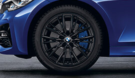 BMW Winterkompletträder 18 Zoll M Performance Doppelspeiche 796M Jet Black Matt für die Modelle G20/G21/G22/G23/G42 | BMW Wahl-Group Original BMW Winterkomplettradsatz M Performance Doppelspeiche 796M Jet Black Matt in 18 Zoll mit Pirelli Winter Sottozero 3 r-f* Bereifung für BMW G20/G21/G22/G23/G42, (Teilenummer 5A23FE1), angeboten von der BMW Wahl-Group.