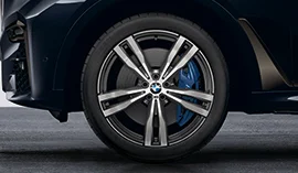 BMW Winterkompletträder 21 Zoll M Doppelspeiche 754M Orbit Grey für die Modelle G07 LCI | BMW Wahl-Group Original BMW Winterkomplettradsatz M Doppelspeiche 754M Orbit Grey in 21 Zoll mit Pirelli Scorpion Winter r-f* Bereifung für BMW G07 LCI, (Teilenummer 5A661B9), angeboten von der BMW Wahl-Group.