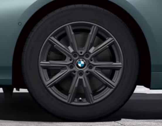Original BMW Winterkomplettradsatz V-Speiche 967 Gunmetal Grey in 17 Zoll mit Goodyear Ultra Grip Performance 3 Bereifung für BMW F70/F74, (Teilenummer 5B4E8D3), angeboten von der BMW Wahl-Group.