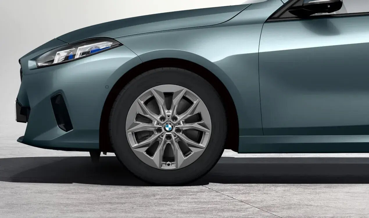 Original BMW Winterkomplettradsatz Y-Speiche 971 Lightning Grey in 17 Zoll mit Goodyear Ultra Grip Performance 3 Bereifung für BMW F70/F74, (Teilenummer 5B4E917), angeboten von der BMW Wahl-Group.