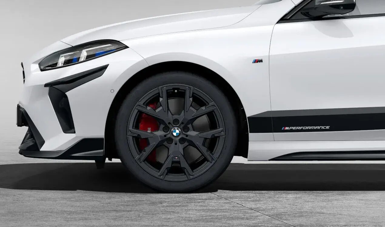 Original BMW Winterkomplettradsatz M Performance Y-Speiche 976M Jet Black Uni in 19 Zoll mit Hankook Winter icept evo3 Bereifung für BMW F70/F74, (Teilenummer 5B4E923), angeboten von der BMW Wahl-Group.