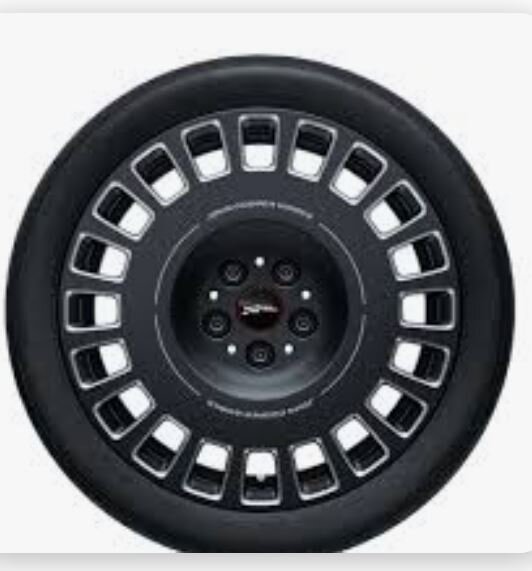 MINI Winterkompletträder 18 Zoll JCW Rallye Spoke 992 Frozen Midnight Grey für die Modelle J05 (Aceman E, Aceman SE, JCW Aceman E) | MINI Wahl-Group Original MINI Winterkomplettrad JCW Rallye Spoke 992 Frozen Midnight Grey in 18 Zoll mit Goodyear Ultra Grip Performance 3 Bereifung für MINI Modelle J05 (Aceman E, Aceman SE, JCW Aceman E), Teilenummer 5B4EA76, angeboten von der MINI Wahl-Group.