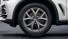 BMW Winterkompletträder 19 Zoll V-Speiche 735 Ferric Grey für die Modelle G05/G06 | BMW Wahl-Group Original BMW Winterkomplettradsatz V-Speiche 735 Ferric Grey in 19 Zoll mit Pirelli Scorpion Winter r-f* Bereifung für BMW G05/G06, (Teilenummer 2462592), angeboten von der BMW Wahl-Group.