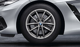 Original BMW Winterkomplettradsatz V-Speiche 768 Ferric Grey in 17 Zoll mit Bridgestone Blizzak LM-001 RFT* Bereifung für BMW G29 , (Teilenummer 2462579), angeboten von der BMW Wahl-Group.