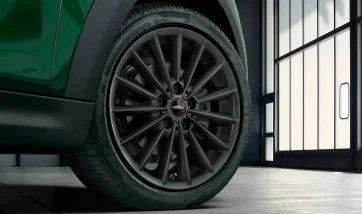 Original MINI Winterkomplettrad JCW Multi Spoke 505 Jet Black Matt in 17 Zoll mit Dunlop SP Winter Sport 4D ROF* Bereifung für MINI Modelle F55/F56/F57 (Cooper, Cooper D, Cooper S, Cooper SD, Cooper SE, One, One D, One First), Teilenummer 2461642, angeboten von der MINI Wahl-Group.