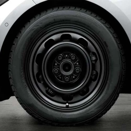 Original MINI Winterkomplettrad Stahlrad 12 Black in 15 Zoll mit Pirelli W210 Snowcontrol 3* Bereifung für MINI Modelle F55/F56/F57 (Cooper, Cooper D, One, One D, One First), Teilenummer 2460621, angeboten von der MINI Wahl-Group.