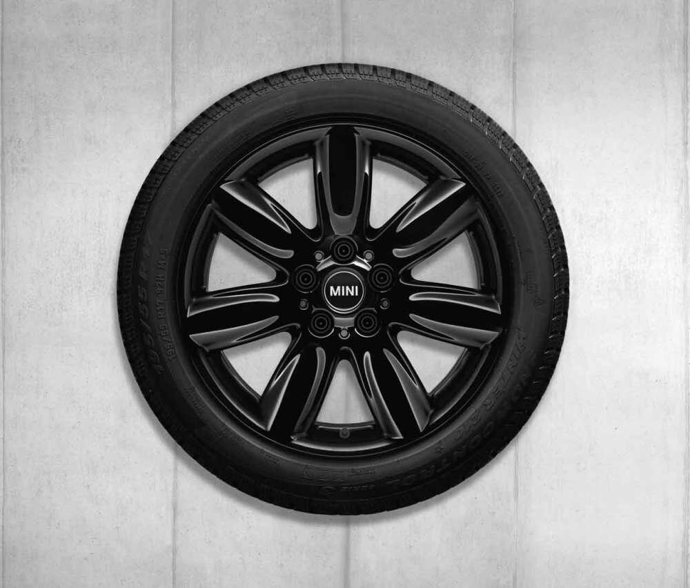 MINI Winterkompletträder 17 Zoll Bridge Spoke 528 Jet Black Uni für die Modelle F54 (Cooper, Cooper ALL4, Cooper D, Cooper S, Cooper S ALL4, Cooper SD, Cooper SD ALL4, JCW ALL4, One, One D) | MINI Wahl-Group Original MINI Winterkomplettrad Bridge Spoke 528 Jet Black Uni in 17 Zoll mit Pirelli Snowcontrol Serie 3* Bereifung für MINI Modelle F54 (Cooper, Cooper ALL4, Cooper D, Cooper S, Cooper S ALL4, Cooper SD, Cooper SD ALL4, JCW ALL4, One, One D), Teilenummer 2409045, angeboten von der MINI Wahl-Group.