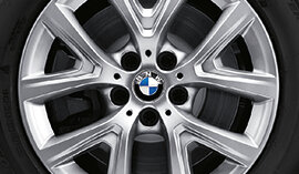 Original BMW Winterkomplettradsatz Y-Speiche 574 Reflex Silver in 17 Zoll mit Pirelli Winter Sottozero 3* Bereifung für BMW F48/F39, (Teilenummer 2409012), angeboten von der BMW Wahl-Group.