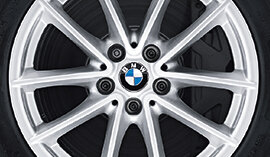 Original BMW Winterkomplettradsatz V-Speiche 618 Reflex Silver in 18 Zoll mit Hankook Winter icept evo2 SUV* Bereifung für BMW G01/G02, (Teilenummer 5B31503), angeboten von der BMW Wahl-Group.