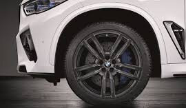 BMW Winterkompletträder 21 Zoll M Doppelspeiche 808M Orbit Grey für die Modelle F95/F96 X5M/X6M LCI | BMW Wahl-Group Original BMW Winterkomplettradsatz M Doppelspeiche 808M Orbit Grey in 21 Zoll mit Michelin Pilot Alpin 5 SUV* Bereifung für BMW F95/F96 X5M/X6M LCI , (Teilenummer 5A819D7), angeboten von der BMW Wahl-Group.