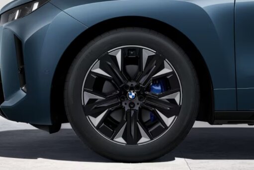 BMW Winterkompletträder 21 Zoll M Aerodynamic 1024M Jet Black Uni für die Modelle i20 | BMW Wahl-Group Original BMW Winterkomplettradsatz M Aerodynamic 1024M Jet Black Uni in 21 Zoll mit Goodyear Ultra Grip Performance + Bereifung für BMW i20, (Teilenummer 5B76D83), angeboten von der BMW Wahl-Group.