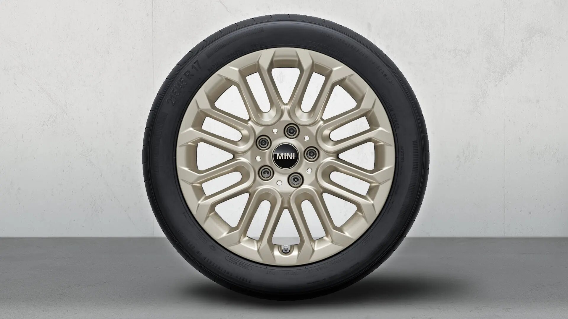 MINI Winterkompletträder 17 Zoll U-Spoke 956 Vibrant Silver für die Modelle F65/F66/F67 (Cooper C, Cooper S, JCW) | MINI Wahl-Group Original MINI Winterkomplettrad U-Spoke 956 Vibrant Silver in 17 Zoll mit Continental Winter Contact TS860S* Bereifung für MINI Modelle F65/F66/F67 (Cooper C, Cooper S, JCW), Teilenummer 5A8FFA8, angeboten von der MINI Wahl-Group.
