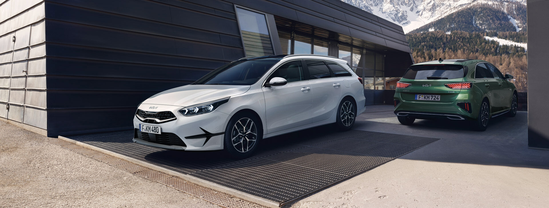 Kia Ceed Sommerangebote 2025 bei der Wahl-Group – jetzt entdecken Zwei Kia Ceed Modelle vor moderner Kulisse – Sommerangebote 2025 bei der Wahl-Group