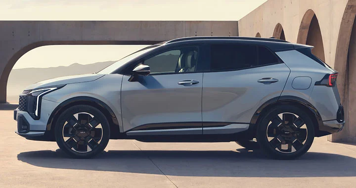 Kia Sportage Seitenansicht Starter Deals Leasingangebot Wahl-Group. Kraftstoffverbrauch kombiniert 7,8 l/100 km; CO₂-Emissionen kombiniert 177 g/km; CO₂-Klasse G. 7 Jahre Garantie.