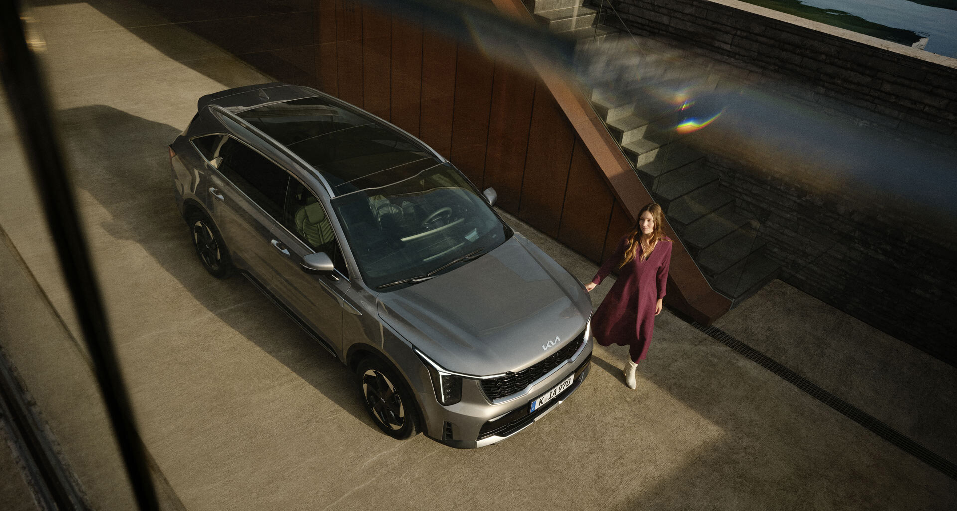 Panorama-Schiebedach im Kia Sorento – Offen für Licht, Luft und Ausblick Kia Sorento mit geöffnetem Panorama-Schiebedach – großzügiger Ausblick und lichtdurchfluteter Innenraum
