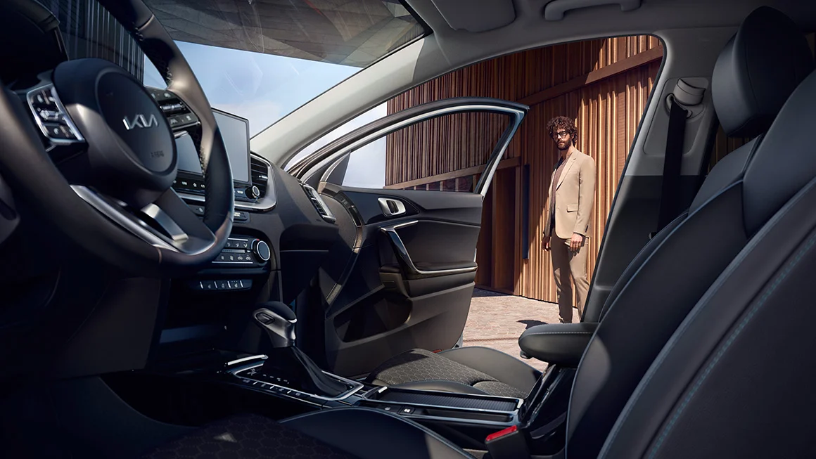 Innenraum des Kia Ceed Sportswagon – aufgeräumtes Cockpit, digitales Display und ergonomische Sitze