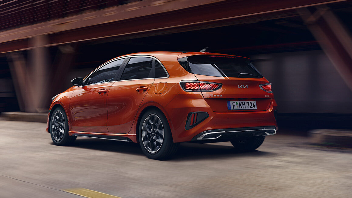 Kia Ceed – Dynamisches Fahrerlebnis mit höchstem Komfort Kia Ceed unterwegs auf der Straße