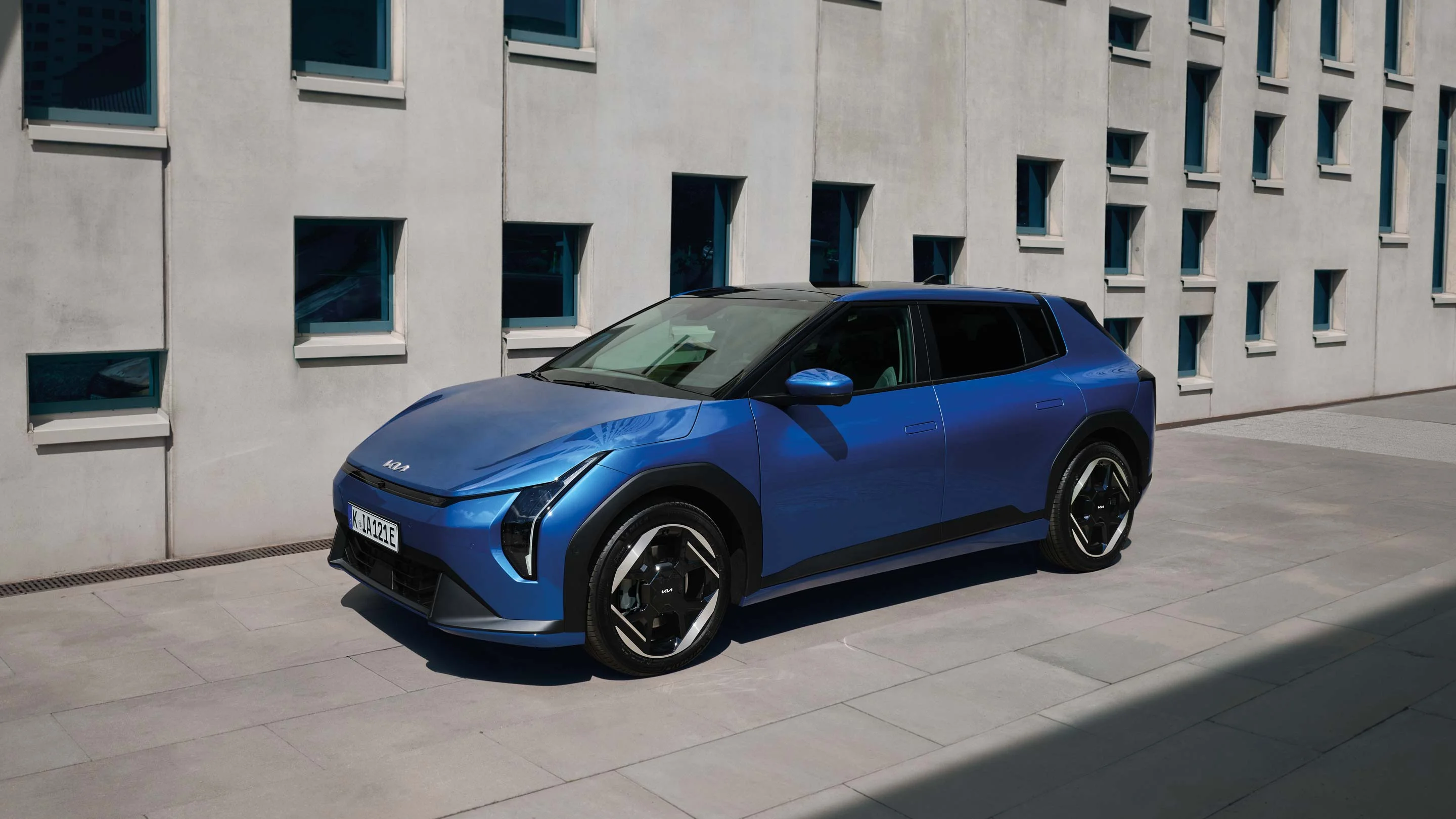 Frontansicht des Kia EV4 bei der Wahl-Group – futuristisches Elektro-SUV mit markanter Lichtsignatur