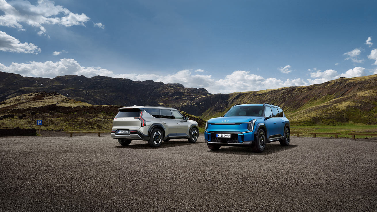 Kia EV9 mit futuristischer Front und einzigartigem Heckdesign, inklusive LED-Lichtsignatur für eine beeindruckende Präsenz.