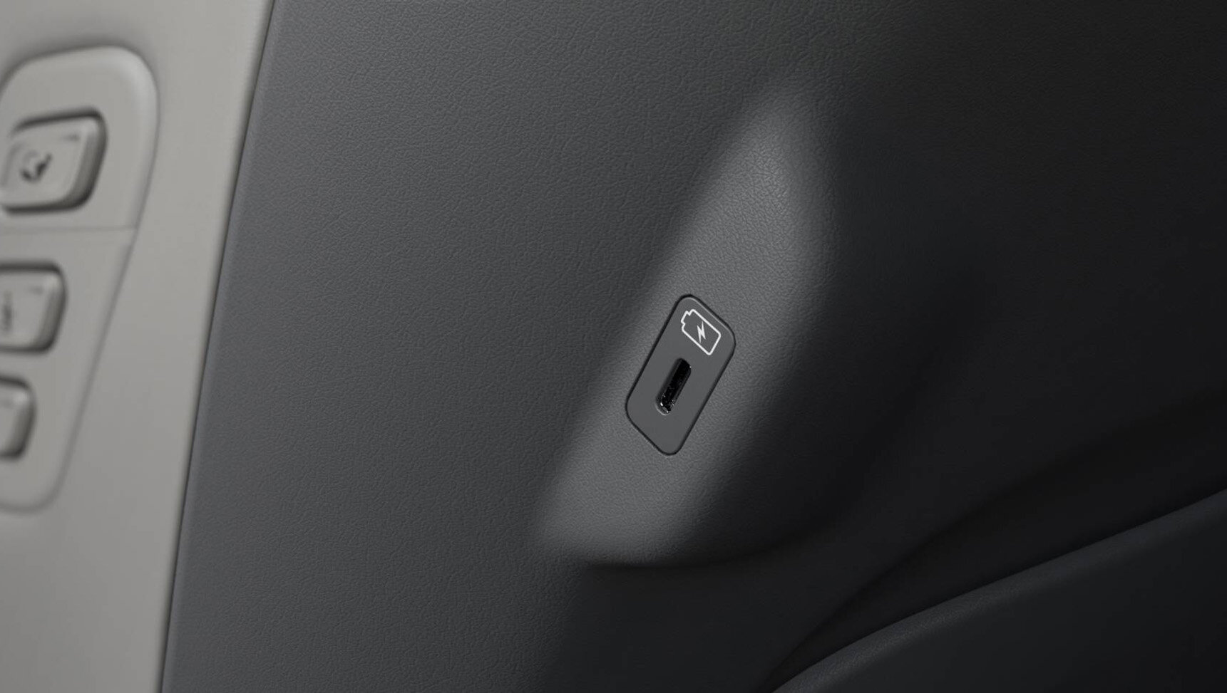 Kia EV9 mit USB-C Ladeanschlüssen in der ersten bis dritten Sitzreihe für bequemes und schnelles Laden von Smartphones und anderen Geräten.