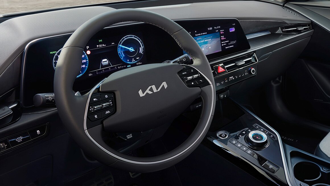 Kia Niro Dual Displays – Hightech Cockpit für modernes Fahren Dual Displays im Kia Niro: Digitales Cockpit und Infotainment-Display in perfekter Harmonie