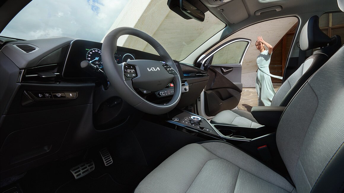 Kia Niro Innenraum – Stilvolles Design und hochwertige Materialien Stilvoller Innenraum des Kia Niro mit edlen Materialien und durchdachtem Design