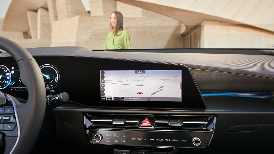 Kia Niro Connect Services – Nahtlose Navigation und Echtzeit-Informationen Kia Niro Display mit Connect Services und Navigation für einfache Routenführung und aktuelle Verkehrsdaten