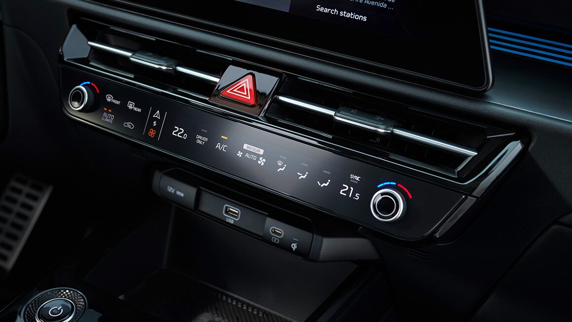 Kia Niro Intuitives Fahrercockpit – Komfort und Steuerung in Reichweite Intuitives Fahrercockpit des Kia Niro mit benutzerfreundlichen Bedienelementen und klarer Anordnung