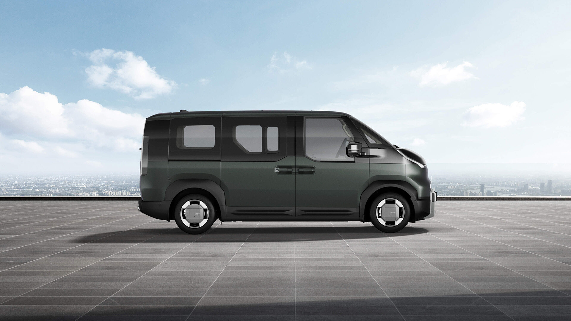 Ein Kia PV5 Passenger in einem frischen Cityspace Grün, präsentiert von der Wahl-Group, ideal für urbane Abenteuer und Freizeitaktivitäten.