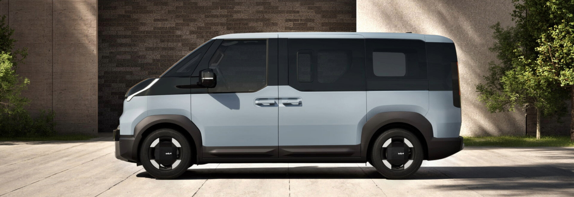Kia PV5 Passenger Seitenansicht - Wahl-Group Seitenansicht des Kia PV5 Passenger, präsentiert von der Wahl-Group, zeigt das stromlinienförmige Design und die elegante Silhouette, die sowohl Funktionalität als auch Stil vereint.