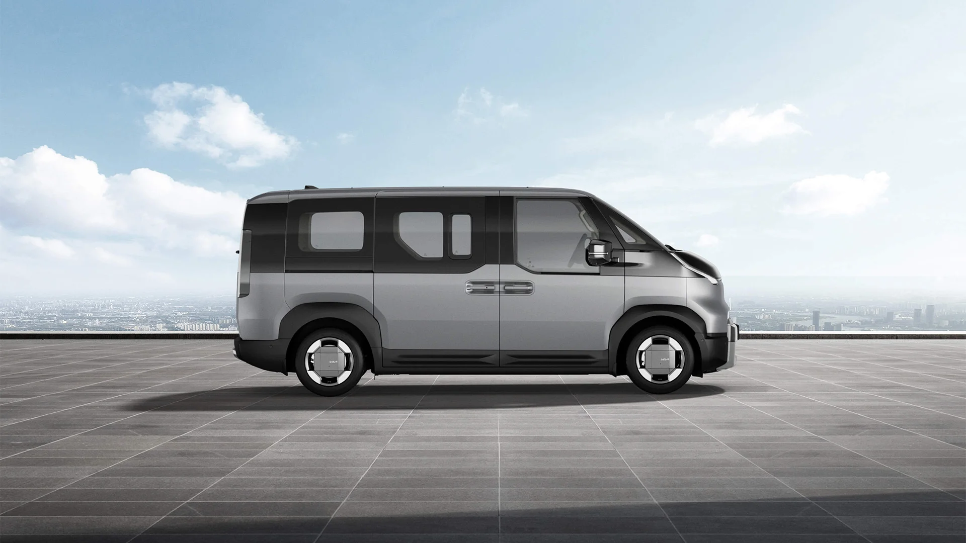 Ein Kia PV5 Passenger in einem robusten Stahlgrau, präsentiert von der Wahl-Group, bietet eine elegante und moderne Optik, die sowohl im urbanen Umfeld als auch auf langen Strecken überzeugt.