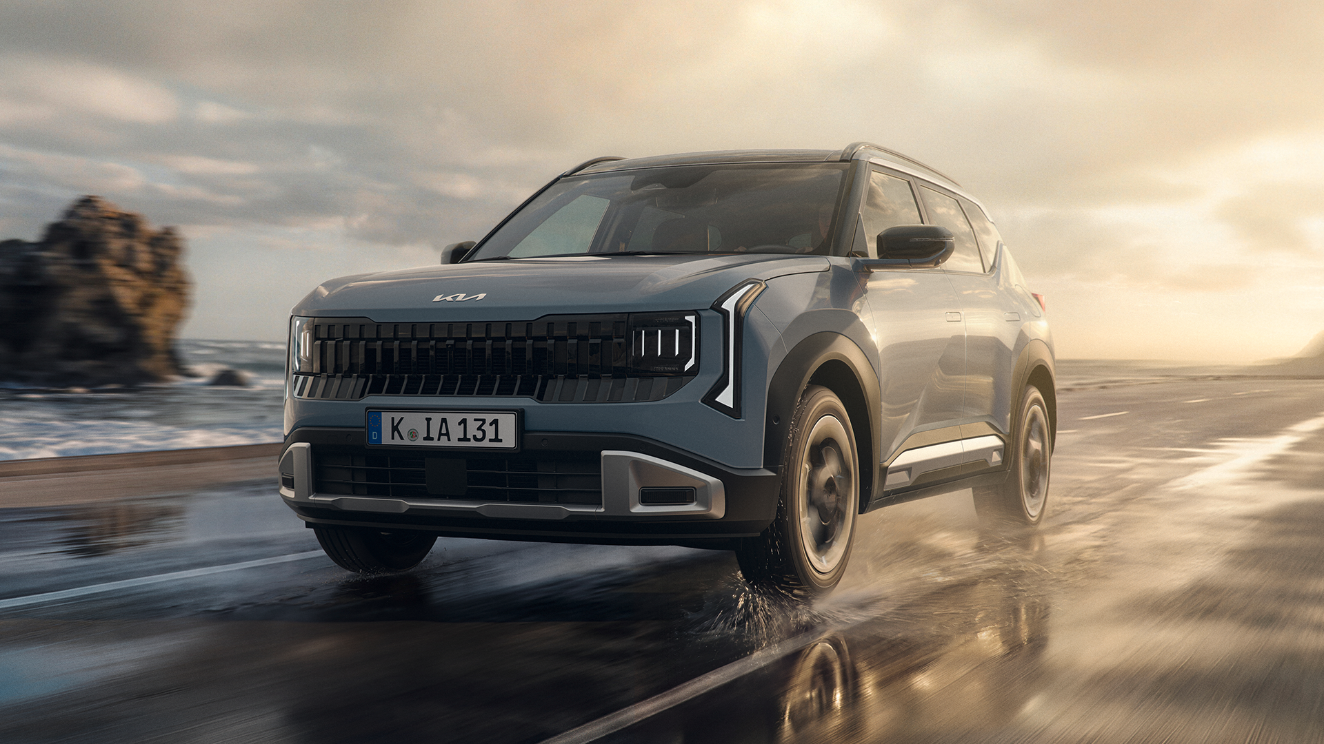 Kia Seltos Kompakt-SUV fahrend in dynamischer Seitenansicht