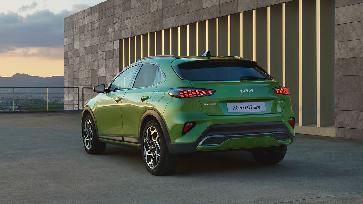 Kia XCeed Heck – Elegantes Design für einen kraftvollen Abschluss Kia XCeed Heck – Modernes Heckdesign mit markanten LED-Rückleuchten und sportlichem Stoßfänger