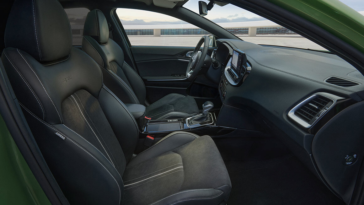 Kia XCeed GT-Line Sitze – Sportlich, komfortabel und perfekt für jede Fahrt Kia XCeed GT-Line Sitze – Hochwertige, sportliche Sitze für maximalen Komfort und Fahrvergnügen