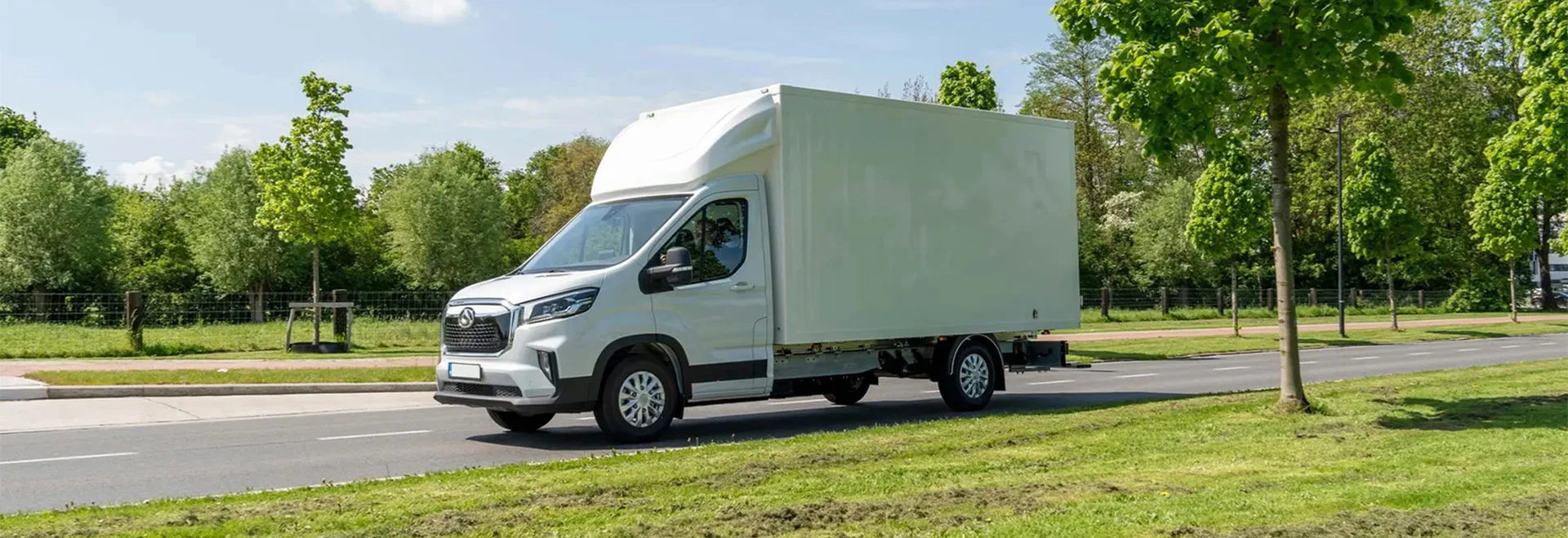 Maxus Auf- und Umbauten – Individuelle Fahrzeuglösungen für Gewerbe und Spezialanwendungen Maxus Nutzfahrzeug mit individuellem Aufbau – Kipper, Kühlfahrzeug oder Kofferaufbau für gewerbliche Einsätze