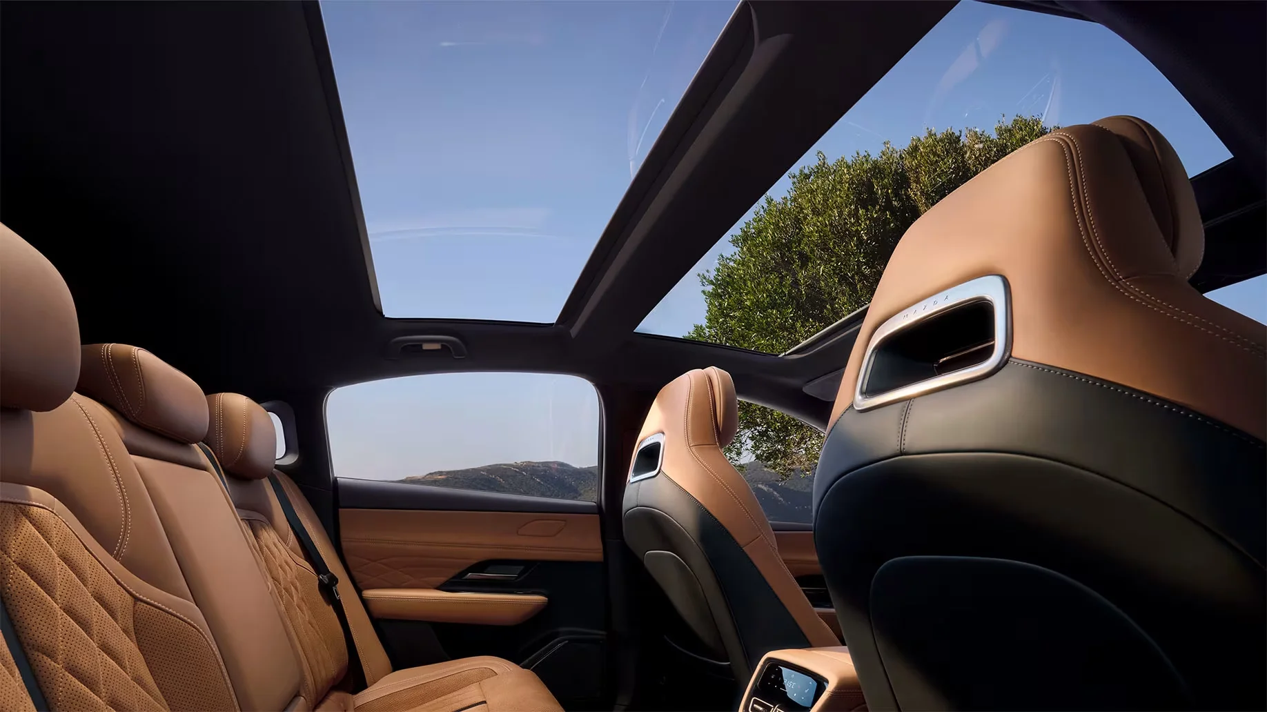 Mazda 6e Panorama-Glasdach – Großzügiges Raumgefühl | Wahl-Group Panorama-Glasdach im Mazda 6e für ein offenes und helles Interieur | Wahl-Group