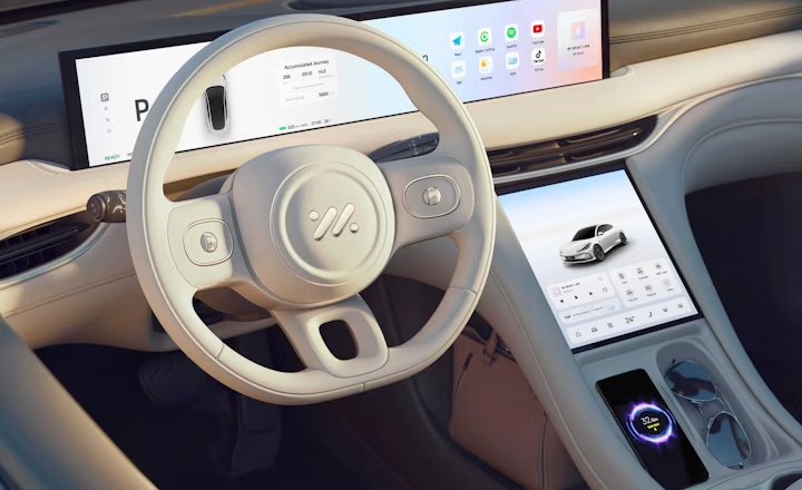MG IM5 Cockpit mit 26,3-Zoll-Display