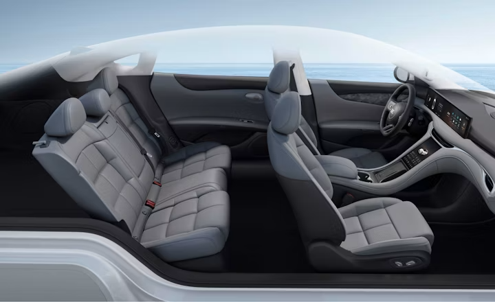 MG IM5 Platzangebot im Fond mit Panorama-Glasdach