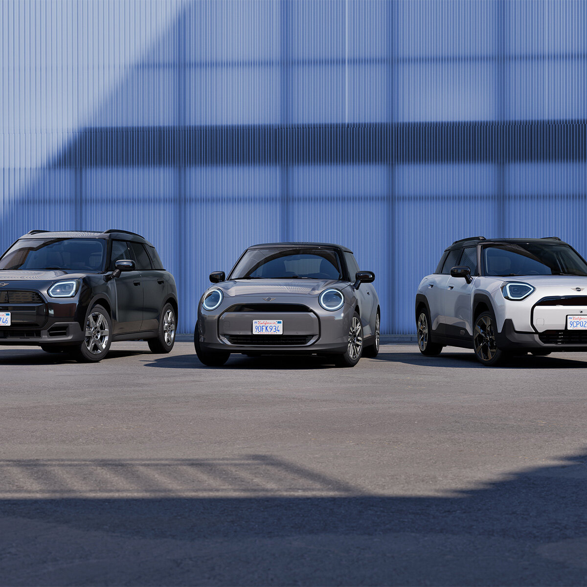 Die neue MINI Modellfamilie für Gewerbekunden – Jetzt attraktive Business-Angebote sichern | Wahl-Group Drei neue MINI Fahrzeuge für Gewerbekunden im Außenbereich – Business-Angebot der Wahl-Group