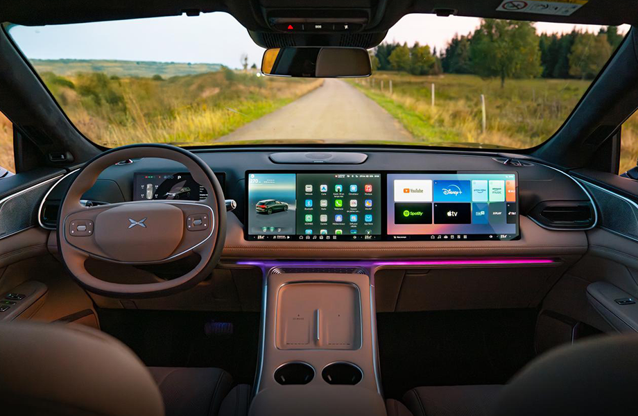 XPENG G9 Triple-Screen Cockpit
